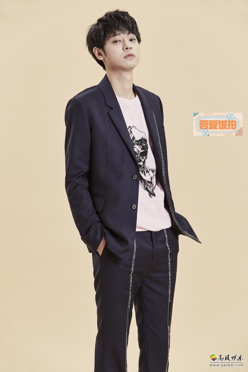 郑俊英近日自发行中文单曲”还原的爱情”宣布全面回归乐坛