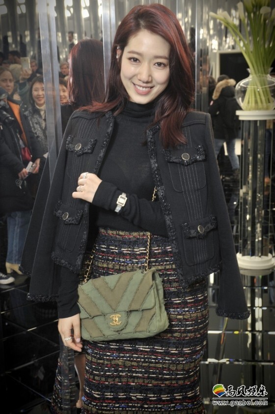 BigBang GD与演员朴信惠一起出席了在法国巴黎举办的活动 BigBang GD与演员朴信惠一起出席了在法国巴黎举办的活动