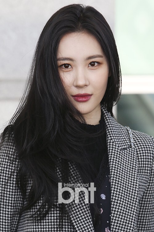 韩国女团WonderGirls成员宣美经由仁川国际机场出发