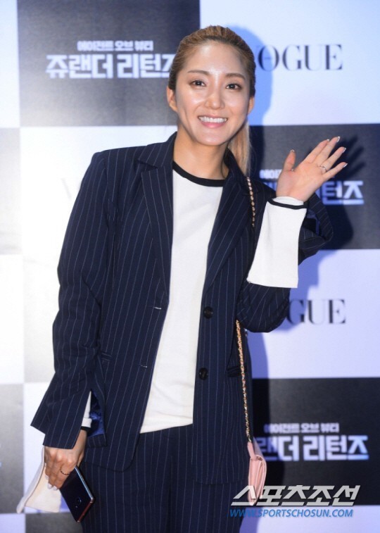 歌手BADA被曝正与小自己9岁的企业家交往