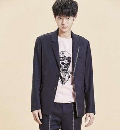 歌手郑俊英因涉嫌隐秘拍摄女友的部分身体