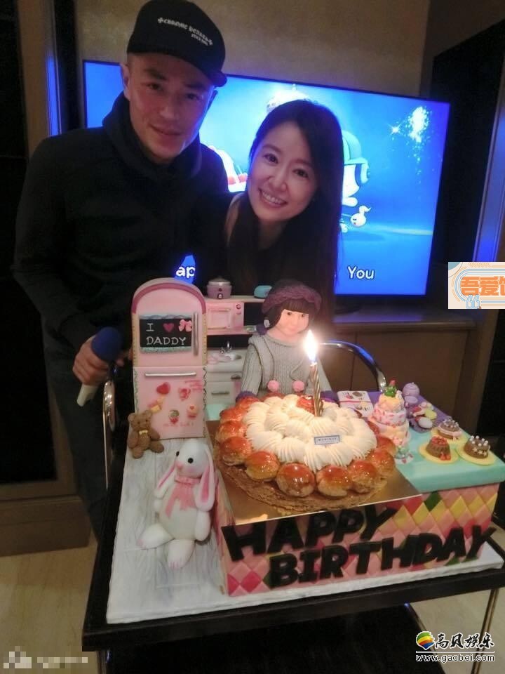 林心如晒出帮霍建华庆生的萌照
