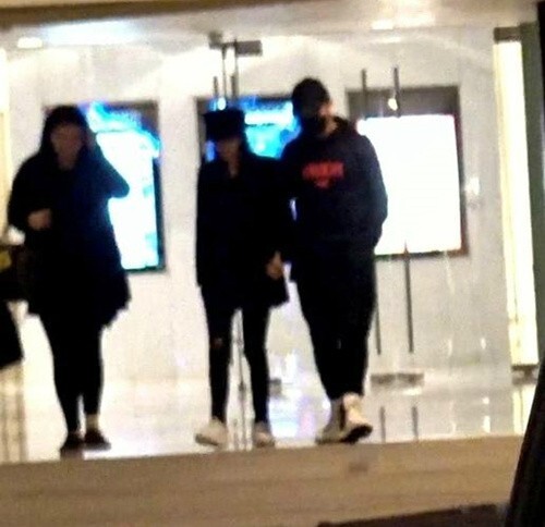 黄晓明与Angelababy被拍到一起去看电影