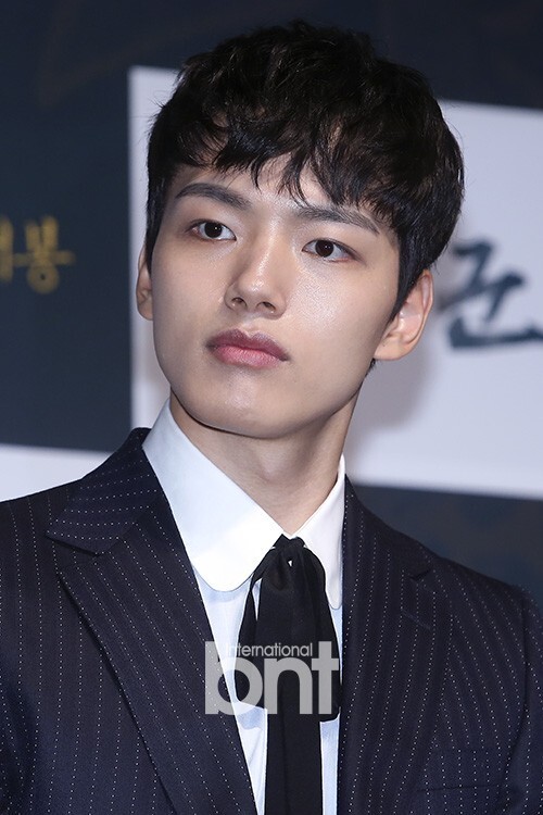 韩国电影《代立军》举行制作发布会