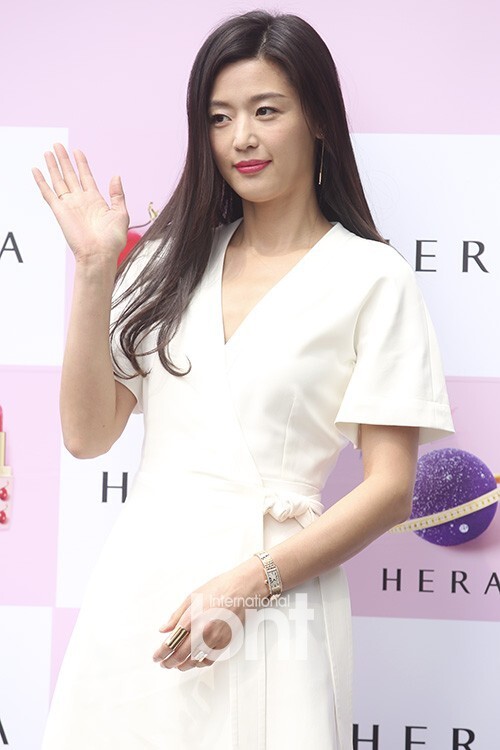 韩国演员全智贤等出席了某品牌活动 韩国演员全智贤等出席了某品牌活动