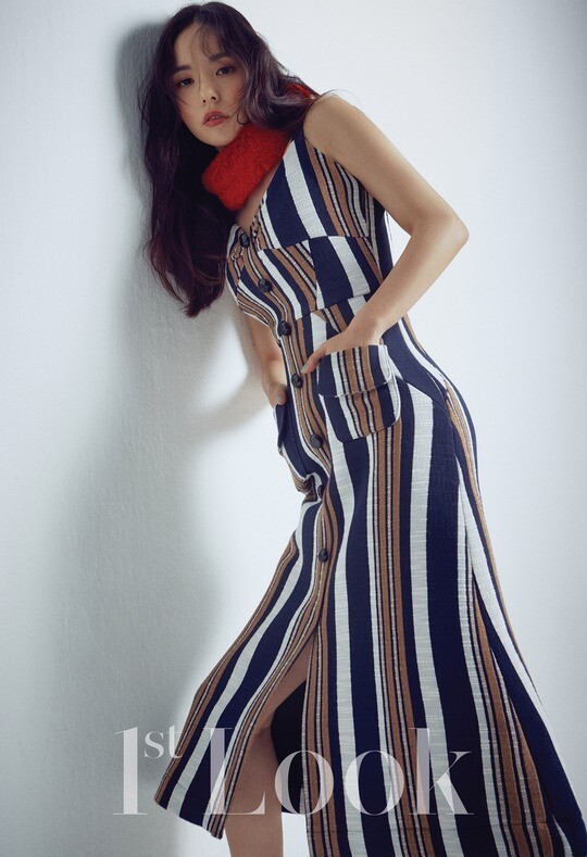 韩国演员闵孝琳日前为韩国某杂志拍摄的一组写真公开 韩国演员闵孝琳日前为韩国某杂志拍摄的一组写真公开