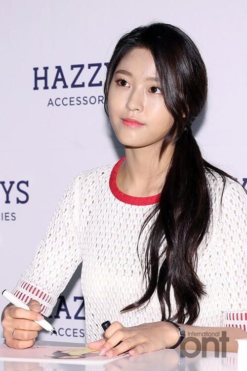 韩国女子组合AOA成员雪炫出席粉丝签名会 韩国女子组合AOA成员雪炫出席粉丝签名会