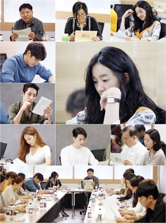 月火剧《住在我家的男人》日前公开了读剧本现场照 月火剧《住在我家的男人》日前公开了读剧本现场照