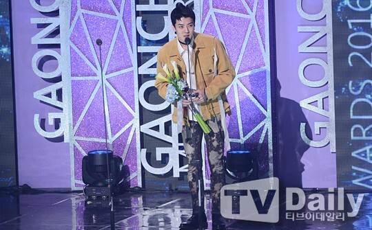 EXO世勋日前在颁奖礼上带来了一段令人惊艳的Solo舞蹈