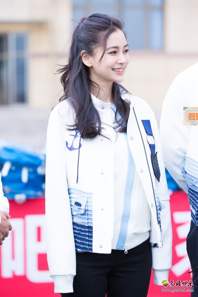 angelababy与跑男团成员参加公益活动 angelababy与跑男团成员参加公益活动