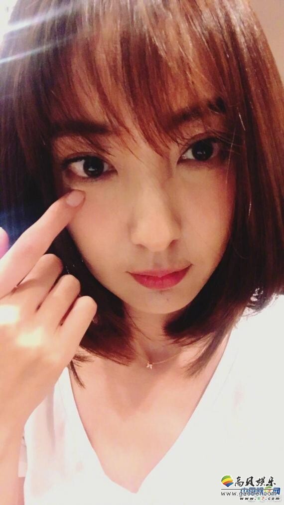 近日米露在微博晒出一张自拍照 近日米露在微博晒出一张自拍照