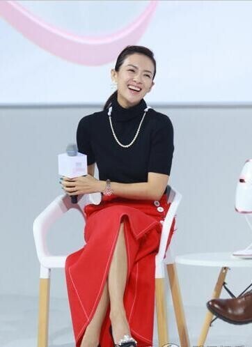 当了妈的章子怡出席活动，越来越美了？