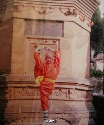 王宝强少林寺习武旧照走红了? 王宝强少林寺习武旧照走红了?