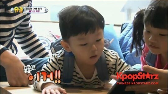 《超人回来了》中李东国带着三姐弟来到美容室做造型 《超人回来了》中李东国带着三姐弟来到美容室做造型