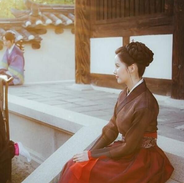 徐贤发布了一张《月之恋人-步步惊心：丽》拍摄现场的照片