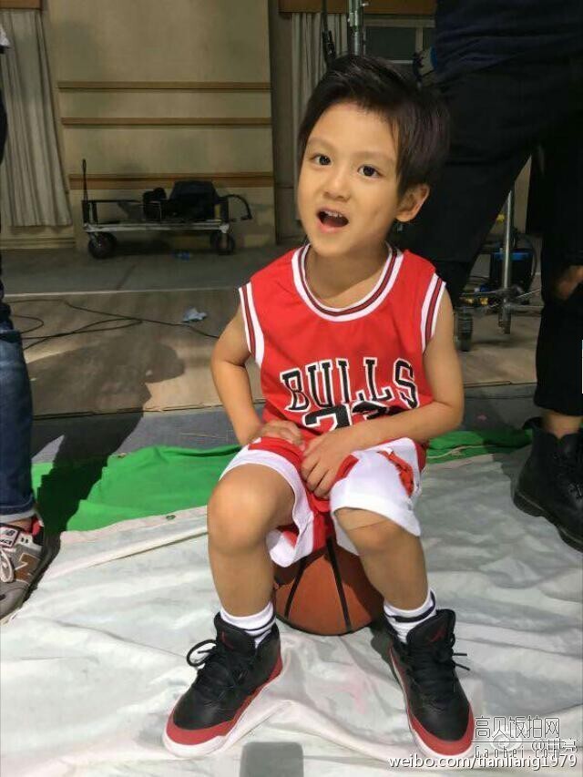 田亮晒出一组儿子近照 田亮晒出一组儿子近照