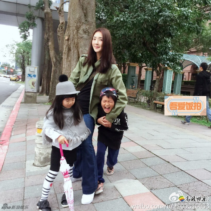 曹格妻子吴速玲在微博晒出一组美图