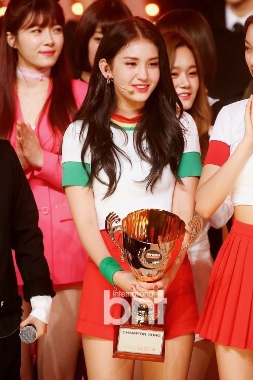 组合I.O.I、LADIES