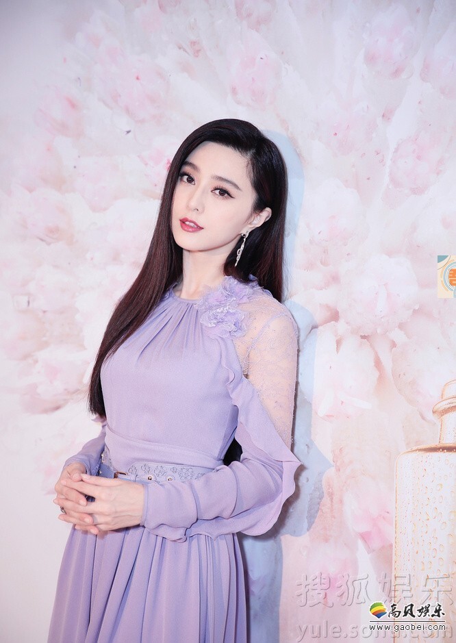 范冰冰出席某活动,一件清新典雅的淡紫色雪纺裙加身 范冰冰出席某活动,一件清新典雅的淡紫色雪纺裙加身