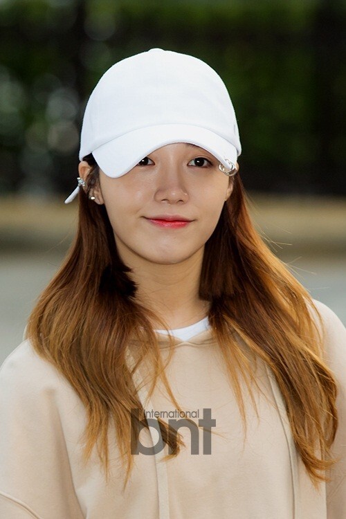 韩国女团Apink成员郑恩地因腰部受伤被送往医院 韩国女团Apink成员郑恩地因腰部受伤被送往医院