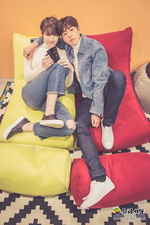 《她爱上了我的谎》公开了李玹雨和洪书英的“情侣自拍”