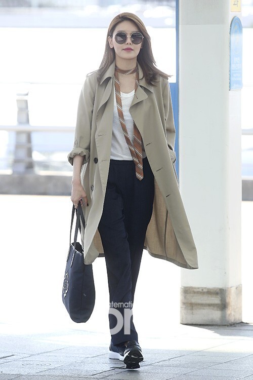 韩国女团少女时代成员秀英前往巴厘岛拍摄画报