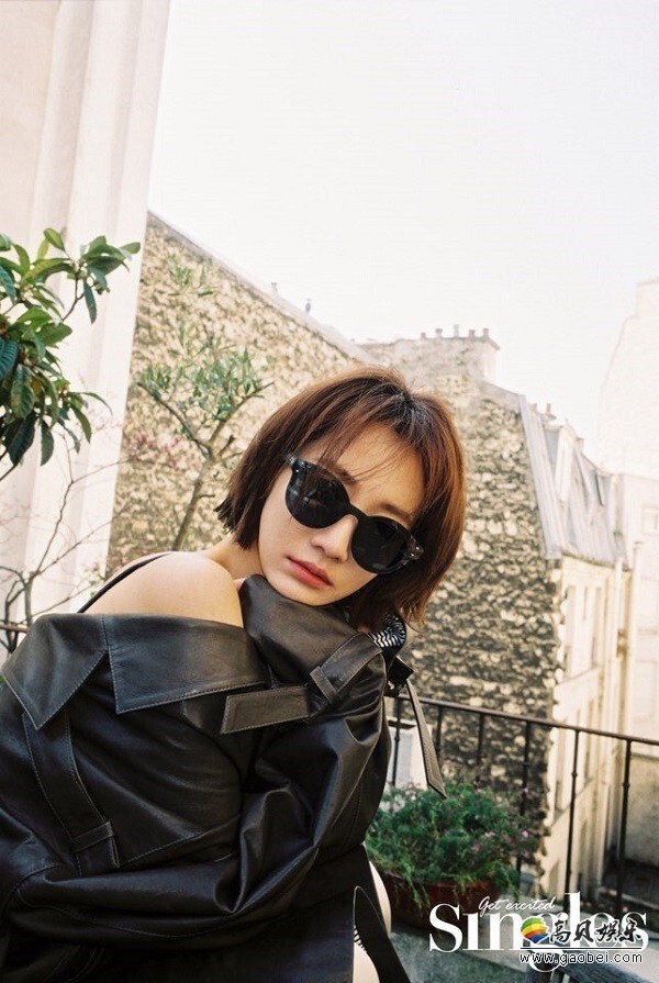 时尚杂志《Singles》公开了演员高俊熙拍摄的5月刊写真