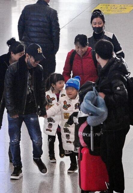 宋小宝一对龙凤胎儿女罕见亮相? 宋小宝一对龙凤胎儿女罕见亮相?