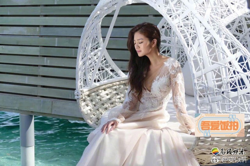 安以轩日前在微博晒出拍摄婚纱照的花絮照片 安以轩日前在微博晒出拍摄婚纱照的花絮照片