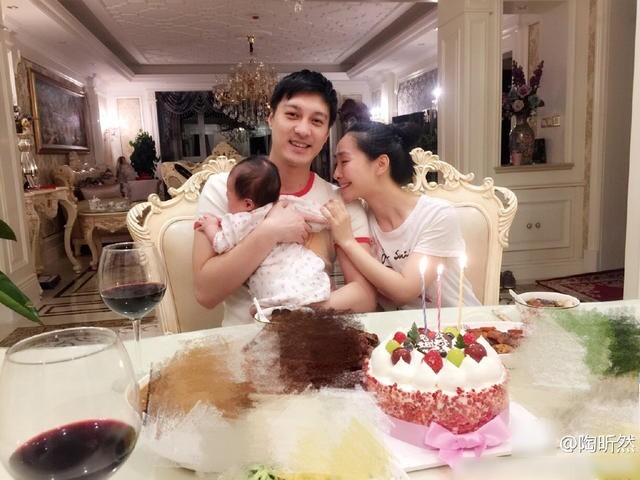 陶昕然在微博晒照，为老公庆生说了些什么？