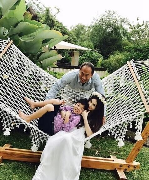 温碧霞全家在哪里过圣诞了？