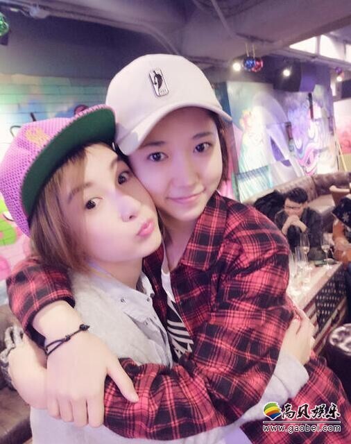 刘颖仪与快女洪辰在一起共度圣诞节了? 刘颖仪与快女洪辰在一起共度圣诞节了?