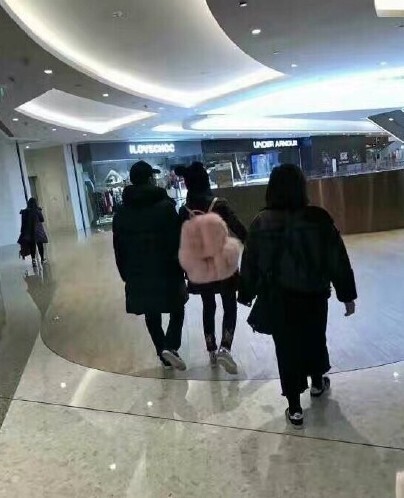 有网友晒出偶遇范冰冰李晨的照片 有网友晒出偶遇范冰冰李晨的照片