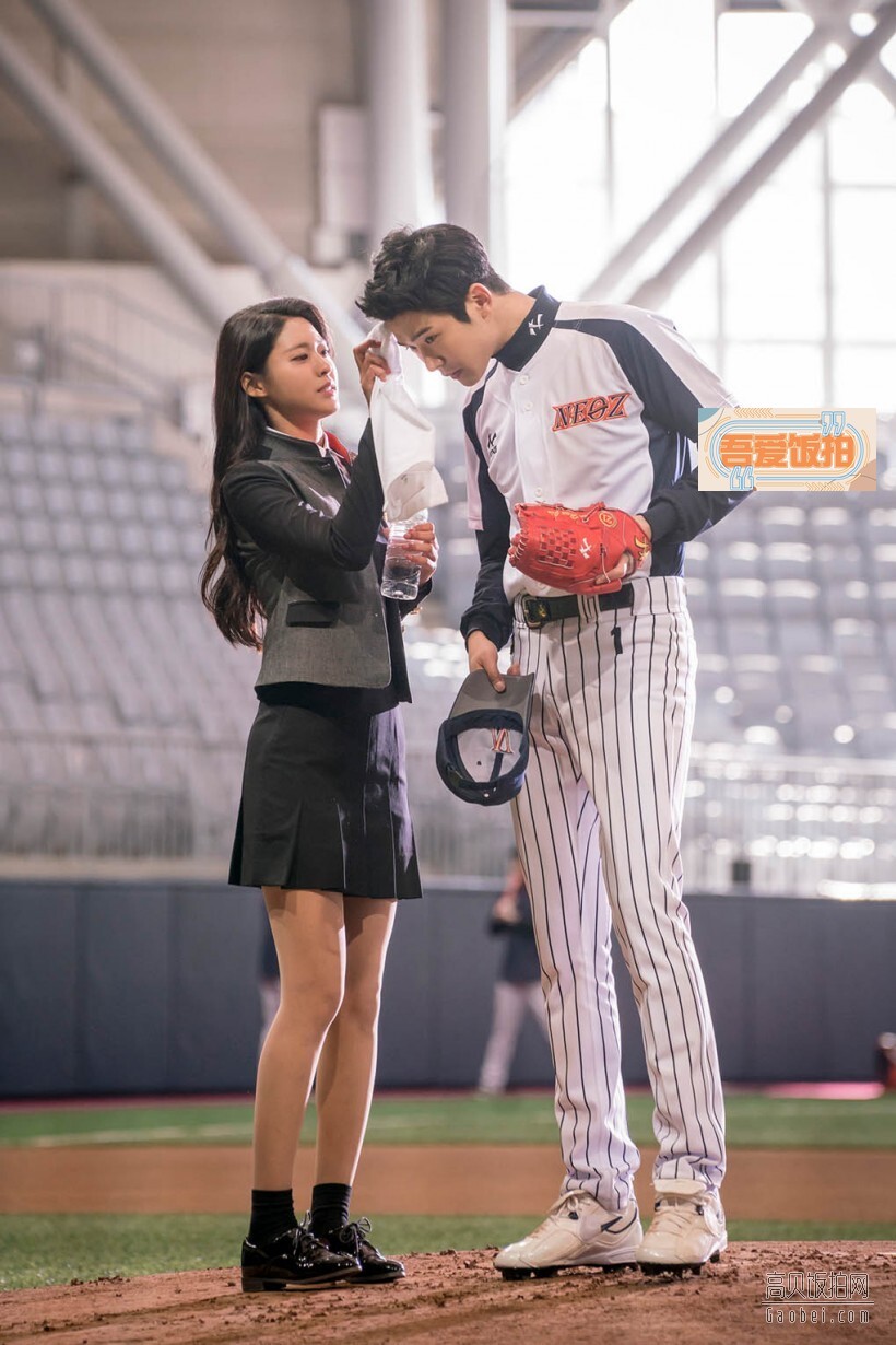 AOA成员雪炫公开了一组拍《Click Your Heart》时的剧照