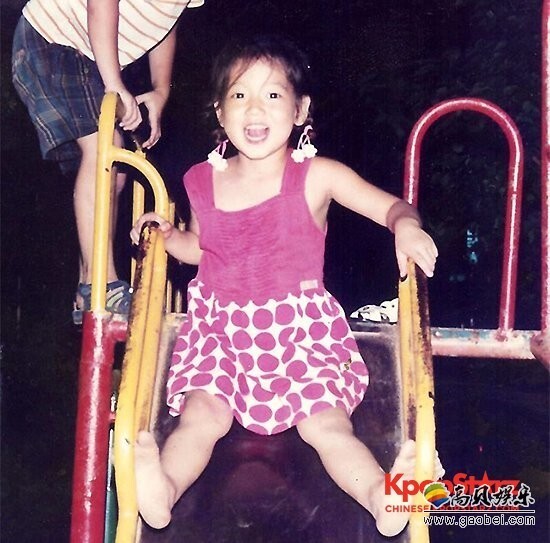 演员朴信惠所属经纪公司公开了她儿时的照片