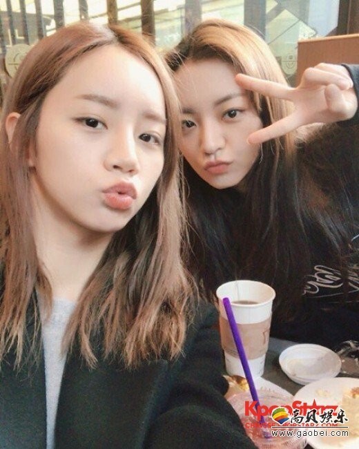 惠利通过个人SNS公开了与家人的合照 惠利通过个人SNS公开了与家人的合照