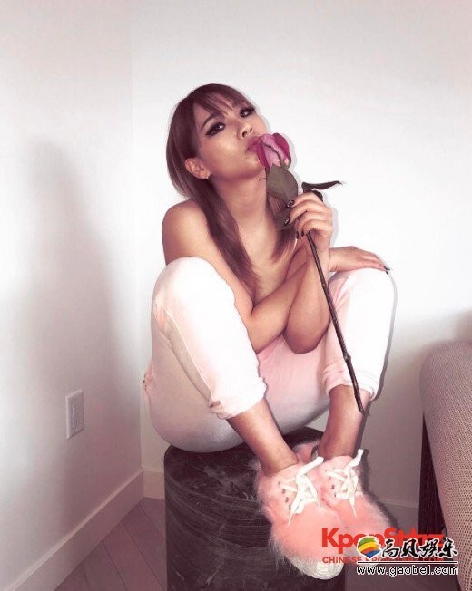 CL通过个人SNS公开了近照,感谢大家为其庆生 CL通过个人SNS公开了近照,感谢大家为其庆生