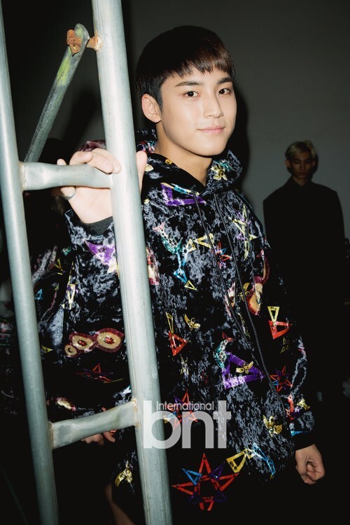 韩国男团SEVENTEEN成员珉奎现身2017F/W首尔时装周彩排 韩国男团SEVENTEEN成员珉奎现身2017F/W首尔时装周彩排