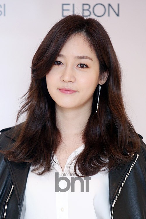 韩国演员韩彩英、成宥利出席某品牌活动 韩国演员韩彩英、成宥利出席某品牌活动