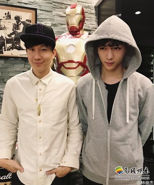 张艺兴去哪位艺人家做客了? 张艺兴去哪位艺人家做客了?