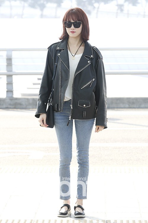 28日上午韩国演员李圣前往瑞士为某杂志拍摄画报 28日上午韩国演员李圣前往瑞士为某杂志拍摄画报