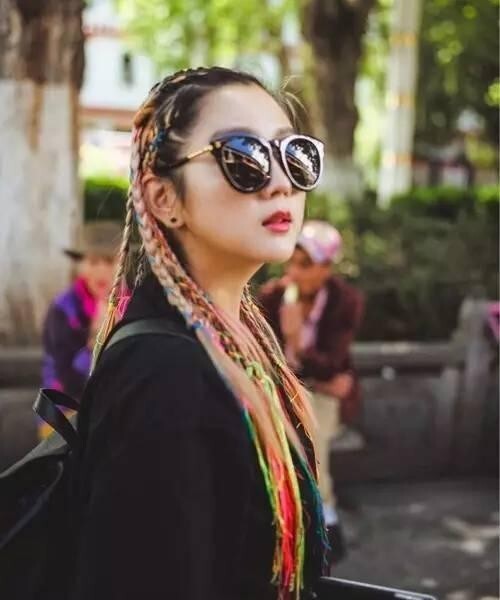 何洁浓妆艳抹半夜会友？