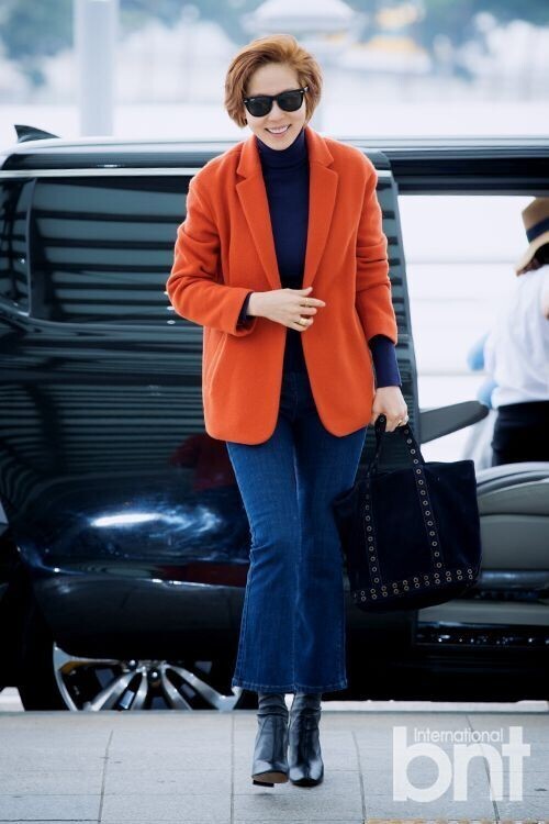 韩国艺人金娜怜飞往法国巴黎为某品牌拍摄写真