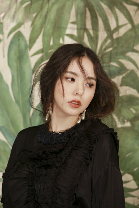 〈1st Look〉最近与闵孝琳携手拍摄了一系列画报 〈1st Look〉最近与闵孝琳携手拍摄了一系列画报