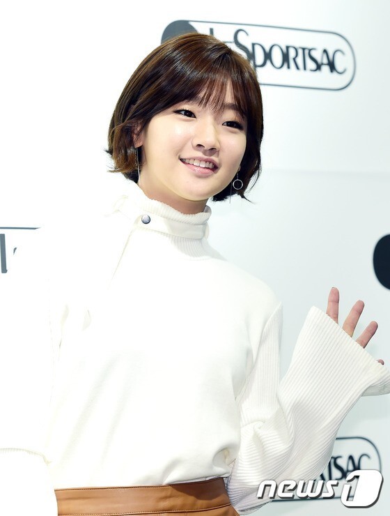 韩国演员朴素丹28日下午现身某活动