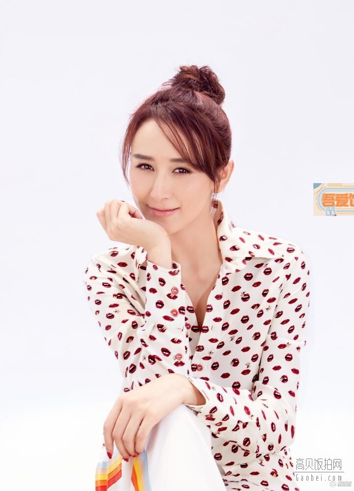 日前胡静为某杂志拍摄了最新一期封面大片 日前胡静为某杂志拍摄了最新一期封面大片