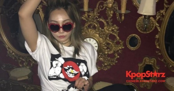 CL公开了一张自己在日本出租车内拍摄的照片