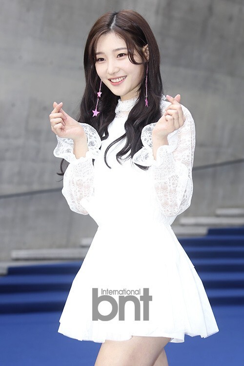 韩国组合Secret成员全烋星等出席了首尔时装周活动