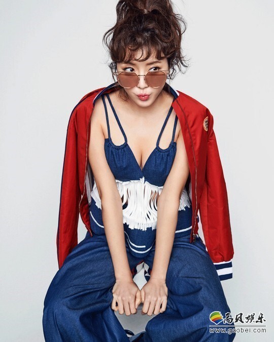 韩国女艺人朴韩星最近受某时装杂志邀请 韩国女艺人朴韩星最近受某时装杂志邀请