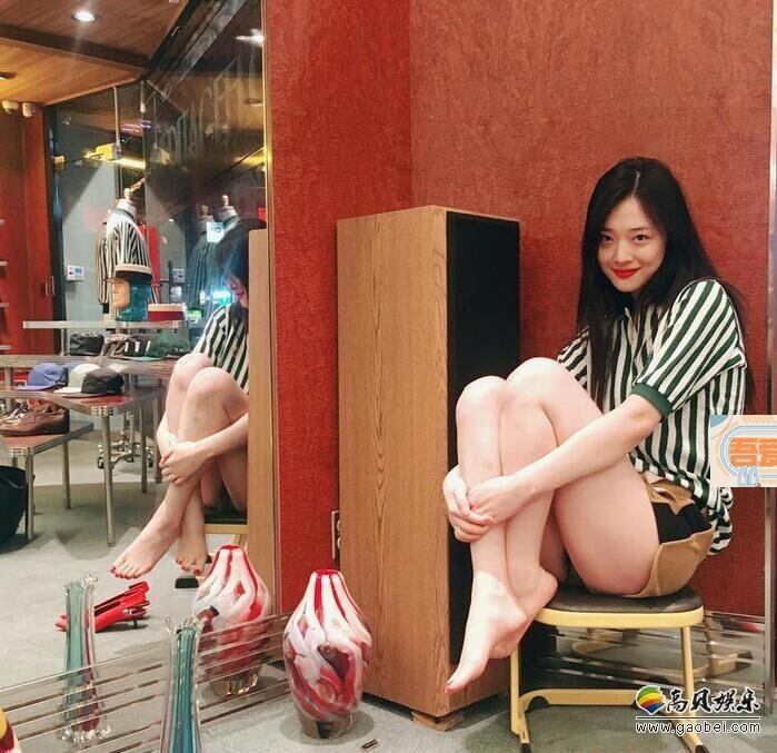 3月29日是韩国女星崔雪莉的生日